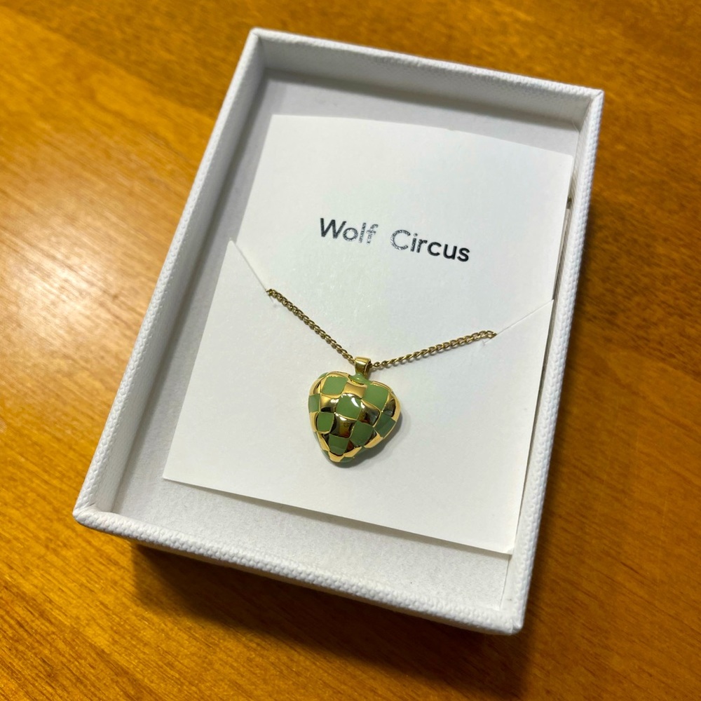 Wolf Circus Georgia necklace in green and gold